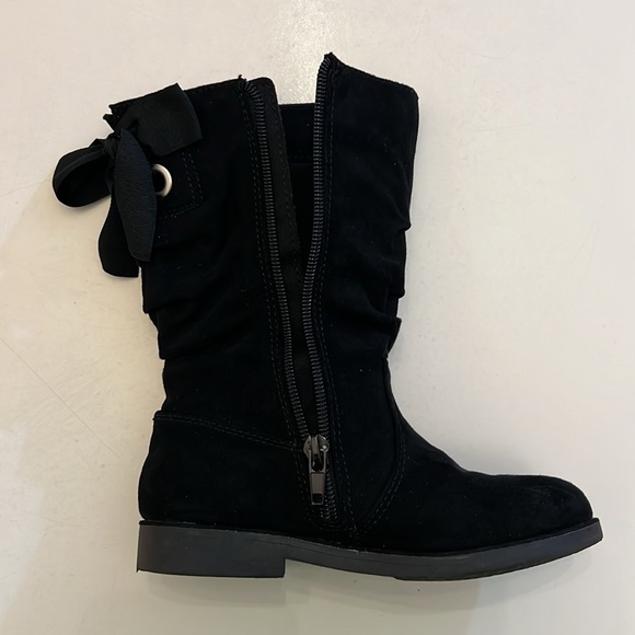 Olive & Edie - Black boots with Bows (Toddler size: 11M) - Picture 9 of 10